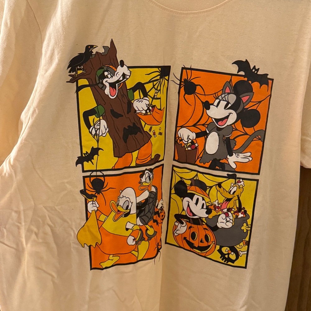 Disney Halloween tshirt - Picture 3 of 3